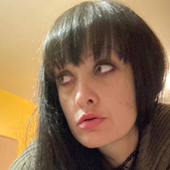 Meet your Posher, Amber - Picture 1 of 1